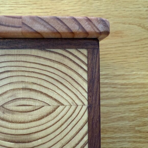 Tzedaka Charity Box Hand Crafted Unique Cross Grain Star of David Judaica - Picture 9 of 9